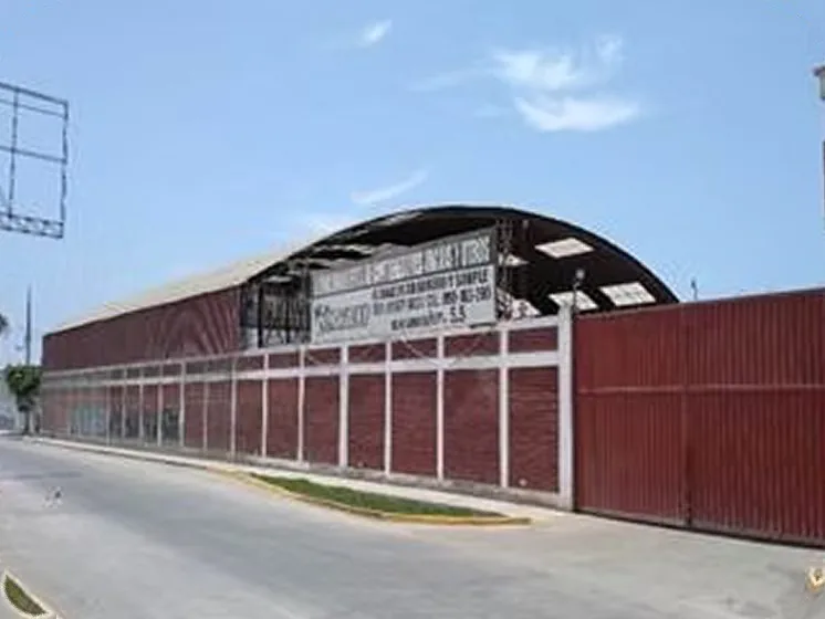 Fachada del almacén Almagroup